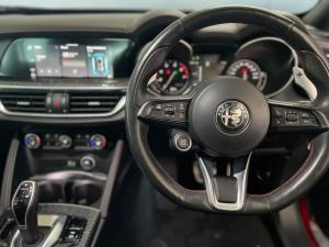 Alfa Romeo Stelvio 2.0T Veloce Q4 - Image 3