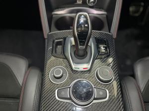 Alfa Romeo Stelvio 2.0T Veloce Q4 - Image 9