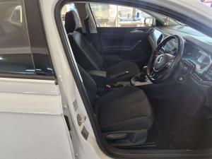 Volkswagen Polo 1.0 TSI Comfortline DSG - Image 9