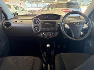 Toyota Etios hatch 1.5 Sprint - Image 6