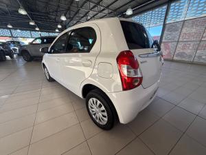 Toyota Etios hatch 1.5 Sprint - Image 21