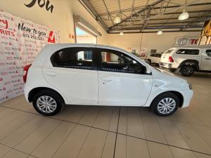Toyota Etios hatch 1.5 Sprint - Image 3