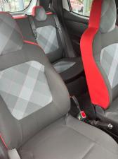 Renault Kwid 1.0 Techno manual - Image 8