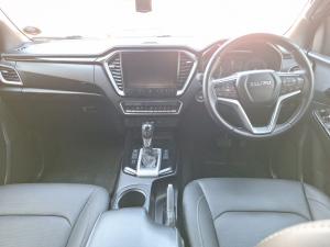 Isuzu D-Max 3.0TD double cab V-Cross - Image 6