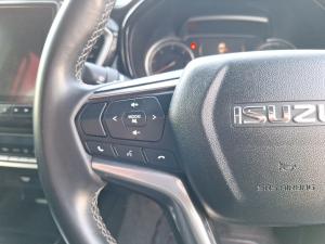 Isuzu D-Max 3.0TD double cab V-Cross - Image 9
