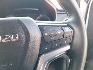 Isuzu D-Max 3.0TD double cab V-Cross - Image 10