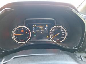 Isuzu D-Max 3.0TD double cab V-Cross - Image 11