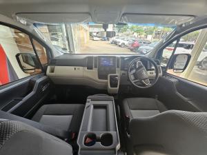 Toyota Quantum 2.8 SLWB panel van - Image 6
