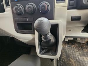Toyota Quantum 2.8 SLWB panel van - Image 10