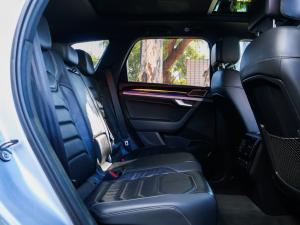 Volkswagen Touareg V6 TDI Executive R-Line - Image 12