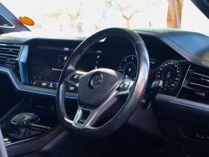 Volkswagen Touareg V6 TDI Executive R-Line - Image 9