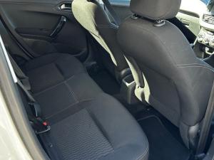Peugeot 208 1.2 Active - Image 10