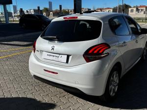 Peugeot 208 1.2 Active - Image 12