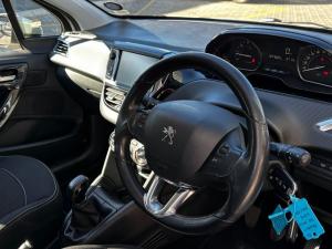 Peugeot 208 1.2 Active - Image 16