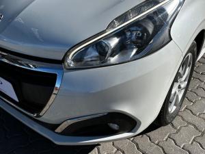 Peugeot 208 1.2 Active - Image 4