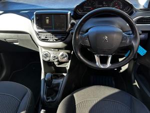 Peugeot 208 1.2 Active - Image 9
