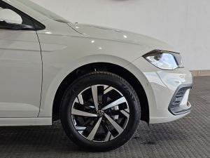 Volkswagen Polo hatch 1.0TSI Life manual - Image 10