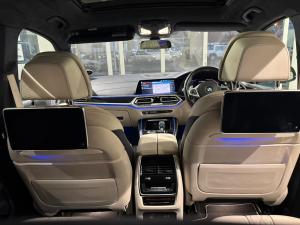 BMW X7 M50d - Image 10