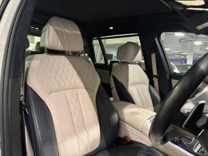 BMW X7 M50d - Image 12