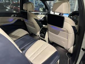 BMW X7 M50d - Image 15