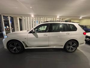 BMW X7 M50d - Image 4