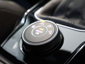 Volkswagen T-Roc 2.0TSI 4Motion R-Line - Image 22