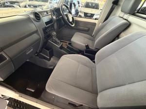 Toyota Land Cruiser 79 2.8GD-6 single cab auto - Image 7