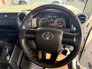 Toyota Land Cruiser 79 2.8GD-6 single cab auto - Image 8