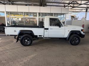 Toyota Land Cruiser 79 2.8GD-6 single cab auto - Image 3