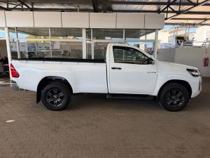 Toyota Hilux 2.4GD-6 single cab Raider manual - Image 3
