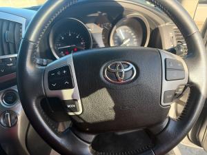 Toyota Land Cruiser 200 4.5D-4D V8 VX - Image 8