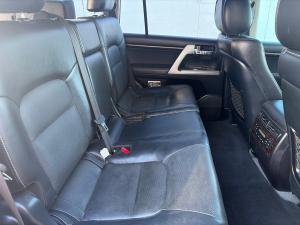 Toyota Land Cruiser 200 4.5D-4D V8 VX - Image 13
