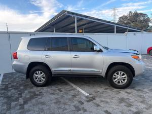 Toyota Land Cruiser 200 4.5D-4D V8 VX - Image 3