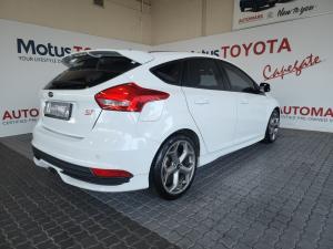 Ford Focus ST 1 - Image 2
