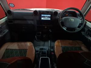 Toyota Land Cruiser 79 4.5D-4D LX V8 single cab - Image 6