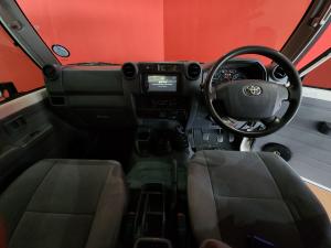 Toyota Land Cruiser 79 4.5D-4D LX V8 single cab - Image 6