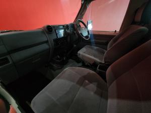Toyota Land Cruiser 79 4.5D-4D LX V8 single cab - Image 7
