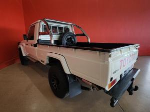 Toyota Land Cruiser 79 4.5D-4D LX V8 single cab - Image 12