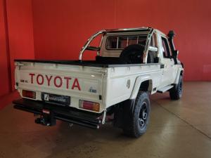 Toyota Land Cruiser 79 4.5D-4D LX V8 single cab - Image 2