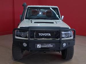 Toyota Land Cruiser 79 4.5D-4D LX V8 single cab - Image 4