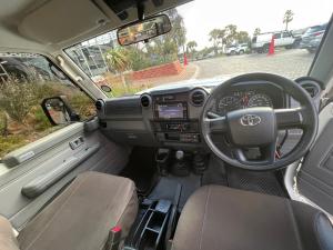 Toyota Land Cruiser 79 4.0 V6 single cab - Image 6