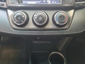 Toyota RAV4 2.0 GX auto - Image 14
