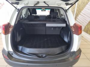 Toyota RAV4 2.0 GX auto - Image 16