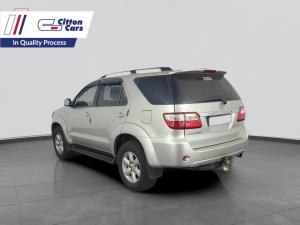 Toyota Fortuner 4.0 V6 automatic - Image 3