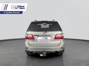 Toyota Fortuner 4.0 V6 automatic - Image 4