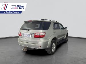 Toyota Fortuner 4.0 V6 automatic - Image 5