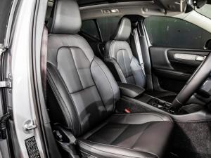 Volvo XC40 B3 Essential - Image 8