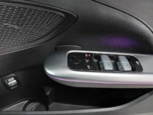 Mercedes-Benz C-Class C200 Avantgarde - Image 19