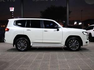 Toyota Land Cruiser 300 3.3D ZX - Image 11