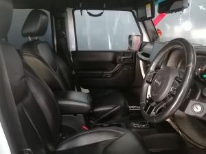 Jeep Wrangler Unlimited 3.6L Polar Edition - Image 14